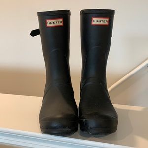 Hunter black matte short rain boots